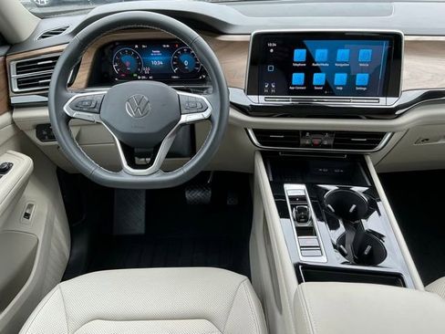 Certified 2025 Volkswagen Atlas SE w/ Panoramic Sunroof Package FWD image 12