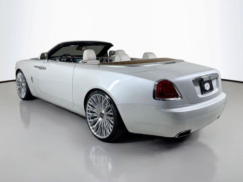 Used 2016 Rolls-Royce Dawn RWD image 11