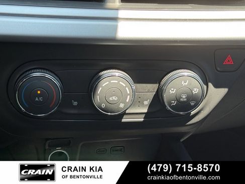 Used 2025 Chevrolet Trax RS FWD image 17