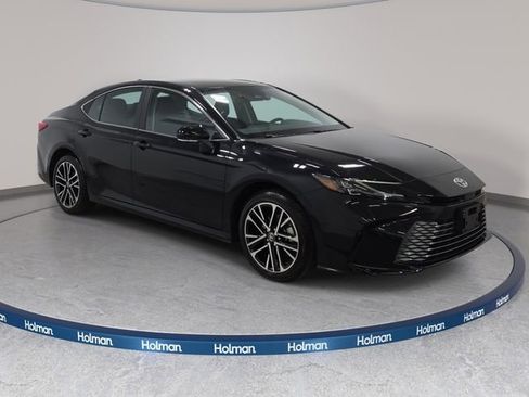 Used 2026 Toyota Camry XLE AWD/4WD image 4