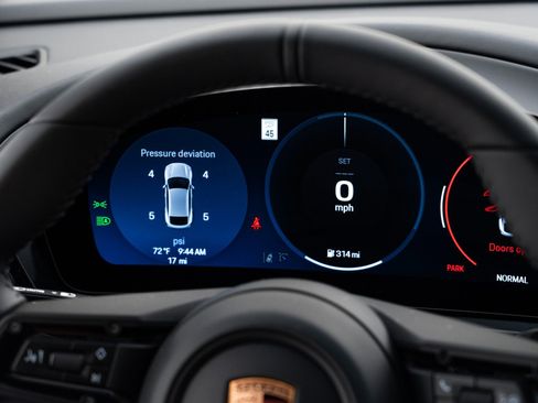 New 2025 Porsche Macan 4S Electric image 21