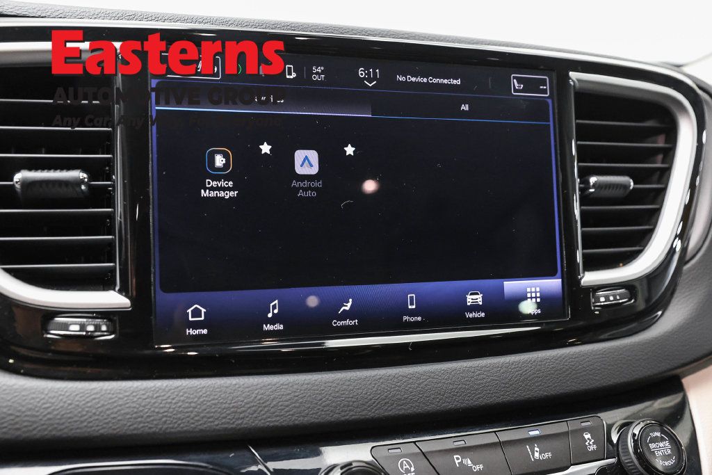 Used 2023 Chrysler Pacifica Touring-L FWD image 21