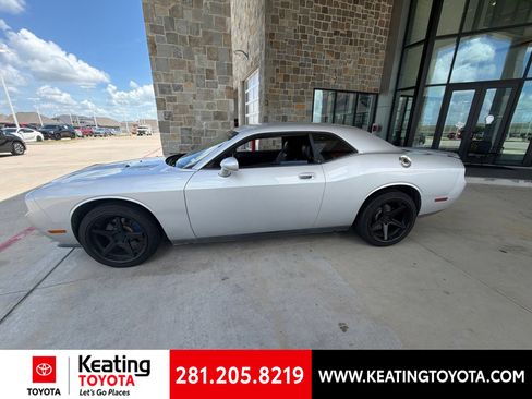 Used 2009 Dodge Challenger R/T RWD image 4
