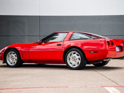 Used 1994 Chevrolet Corvette Coupe RWD image 9