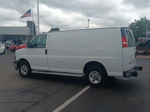 Used 2024 GMC Savana 2500 w/ Driver Convenience Package RWD image 8