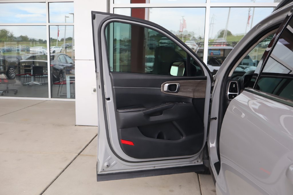 Used 2022 Kia Sorento S w/ Panoramic Sunroof Package AWD/4WD image 13