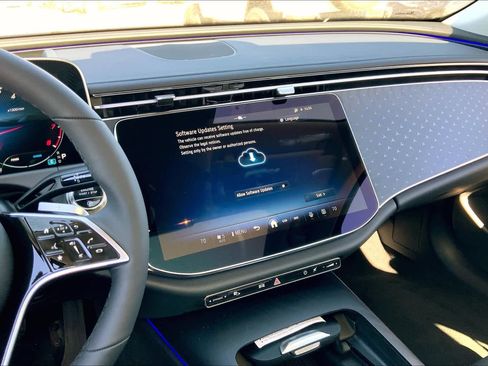 Used 2025 Mercedes-Benz E 350 4MATIC Sedan image 8