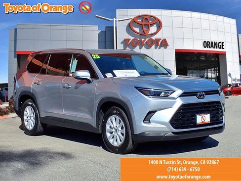 Used 2025 Toyota Grand Highlander AWD image 1