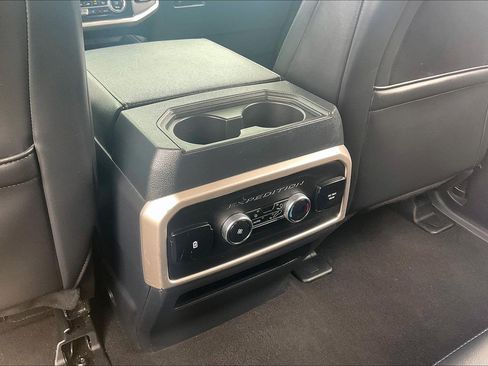 Used 2024 Ford Expedition XLT image 40