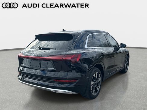 Used 2022 Audi e-tron Premium Plus image 4