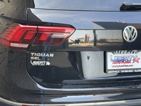 Used 2018 Volkswagen Tiguan SEL FWD image 24