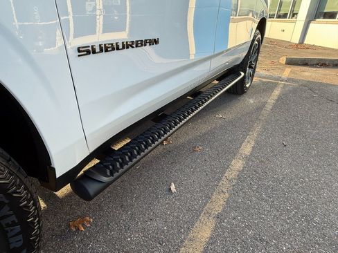 Used 2024 Chevrolet Suburban Z71 w/ Off-Road Capability Package image 12