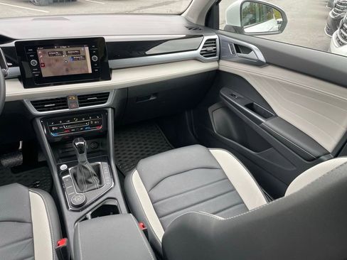 Certified 2025 Volkswagen Taos SEL w/ Black Wheel Plus Package image 9