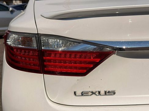 Used 2015 Lexus ES 300h FWD image 39