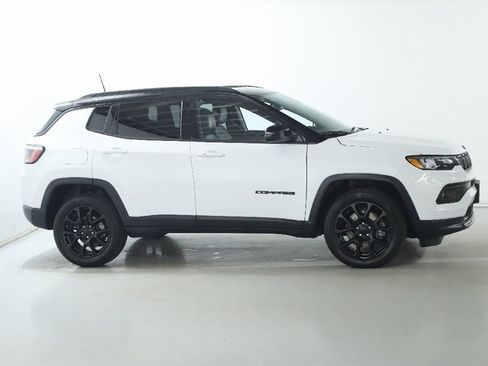 Used 2023 Jeep Compass Altitude image 11
