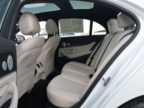 Used 2017 Mercedes-Benz E 300 4MATIC image 21