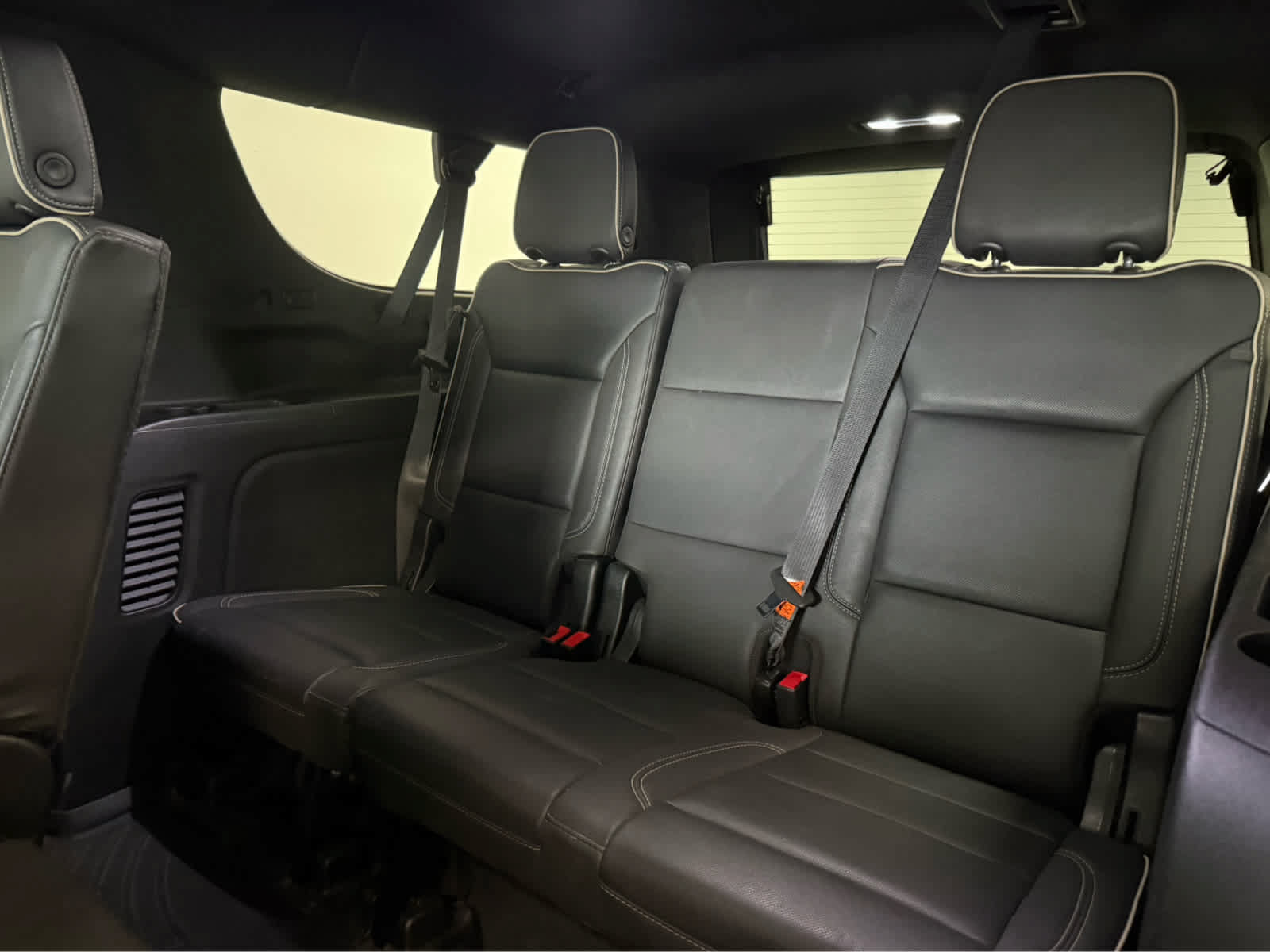 Used 2023 GMC Yukon XL SLT AWD/4WD image 14