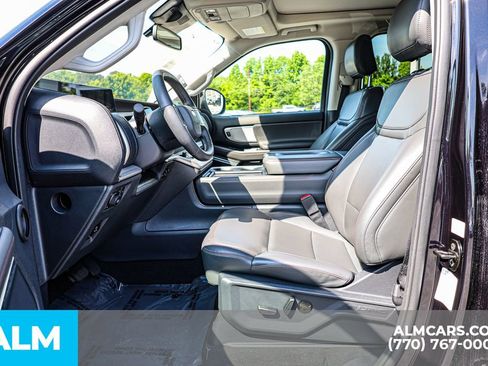 Used 2025 Ford Expedition Active AWD/4WD image 18