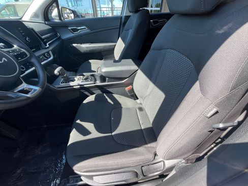 Used 2025 Kia Sportage LX FWD image 27