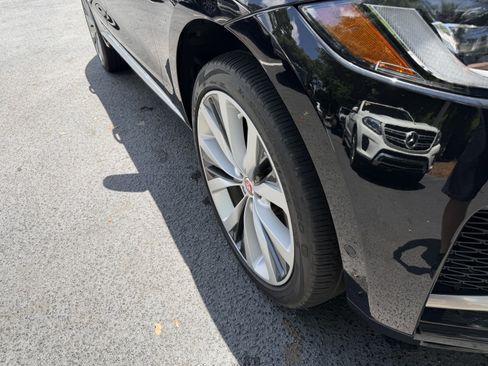 Used 2021 Jaguar F-PACE R-Dynamic S AWD/4WD image 11