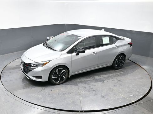 Used 2023 Nissan Versa SR w/ Trunk Package image 43