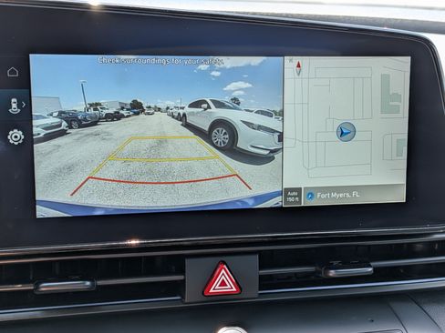 Used 2025 Hyundai Elantra SEL FWD image 31