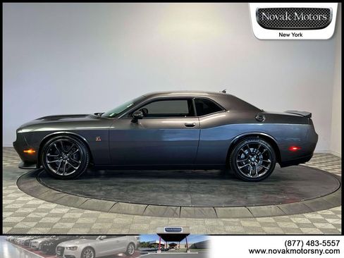 Used 2022 Dodge Challenger R/T Scat Pack w/ Plus Package RWD image 5