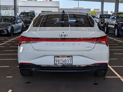 Used 2022 Hyundai Elantra Limited FWD image 3