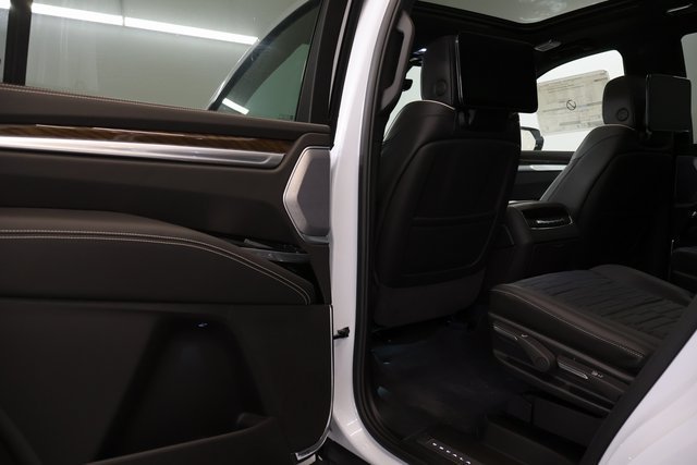 New 2026 Cadillac Escalade Platinum Sport w/ LPO, ONYX Package AWD/4WD image 30