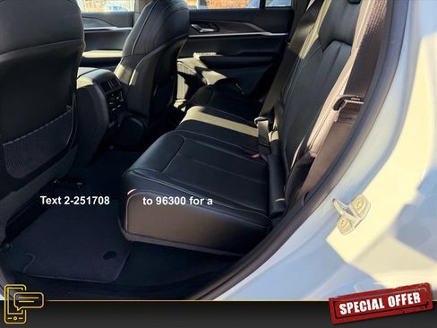 New 2025 Jeep Grand Cherokee Limited image 8