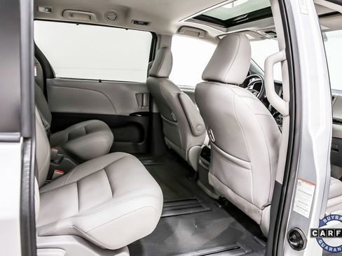 Used 2020 Toyota Sienna XLE image 34