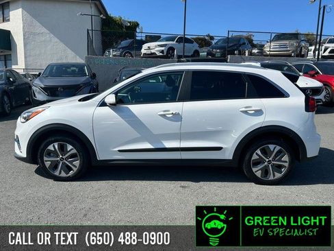 Used 2022 Kia Niro EX FWD image 8