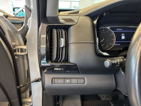 Used 2023 Nissan Pathfinder SV AWD/4WD image 11