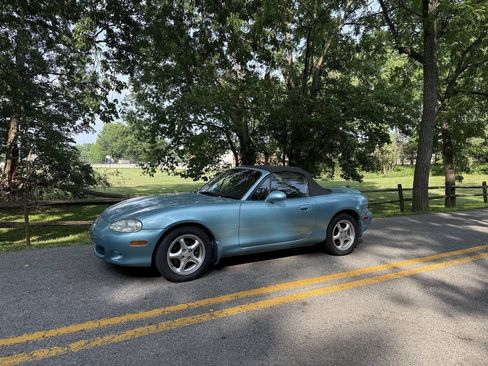 Used 2001 MAZDA MX-5 Miata RWD image 13