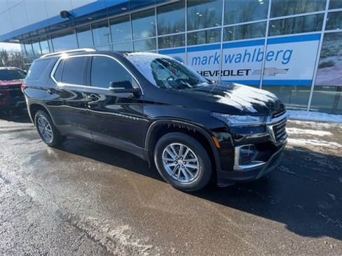 Used 2023 Chevrolet Traverse LT image 2