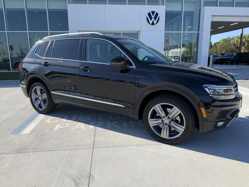 Used 2019 Volkswagen Tiguan SEL Premium w/ 3rd Row Seat Package image 1