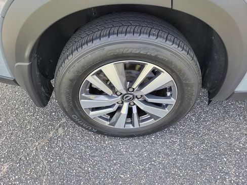 Used 2024 Nissan Pathfinder SL w/ Cargo Package FWD image 6