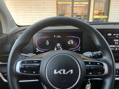 Used 2025 Kia Sportage LX image 27