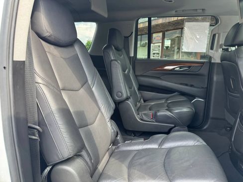 Used 2018 Cadillac Escalade ESV Luxury AWD/4WD image 53