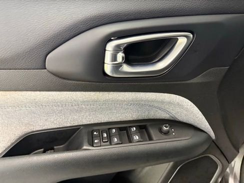 Used 2024 Jeep Compass Sport image 14