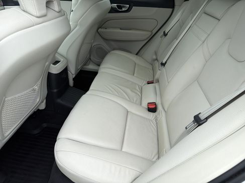 Used 2022 Volvo XC60 T8 Inscription Expression w/ Advanced Package AWD/4WD image 21