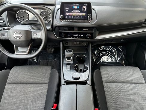 Used 2025 Nissan Rogue SV image 14
