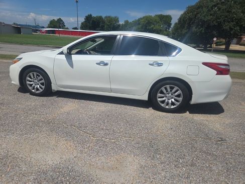 Used 2017 Nissan Altima 2.5 S w/ Power Driver Seat Package FWD image 8