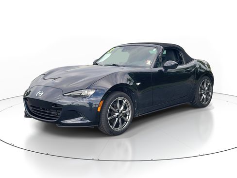 Used 2023 MAZDA MX-5 Miata Grand Touring RWD image 3