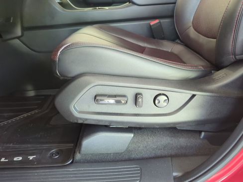 Used 2025 Honda Pilot Black Edition image 11