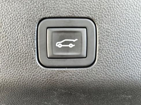 Used 2025 Chevrolet Tahoe Z71 image 22