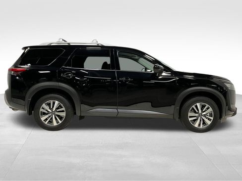 Used 2025 Nissan Pathfinder SL w/ Black Appearance Package image 3