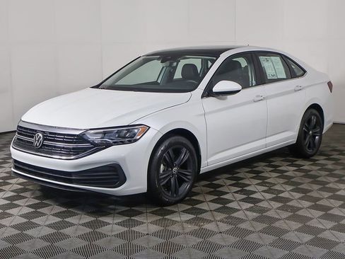 Used 2023 Volkswagen Jetta SE w/ Panoramic Sunroof Package image 7