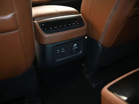 Used 2023 Nissan Pathfinder Platinum AWD/4WD image 13