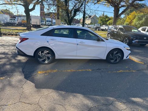 New 2025 Hyundai Elantra Sport image 8